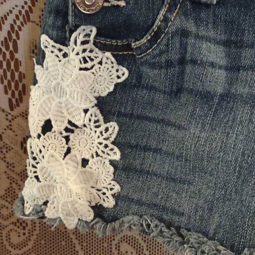Jordache Girls Size 4-5 denim‎ adjustable overalls shorts lace floral applique